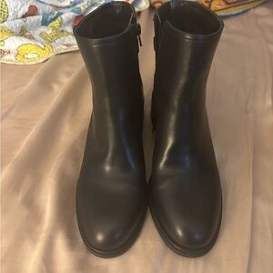 Kelly and Katie Jeri Chelsea Boot